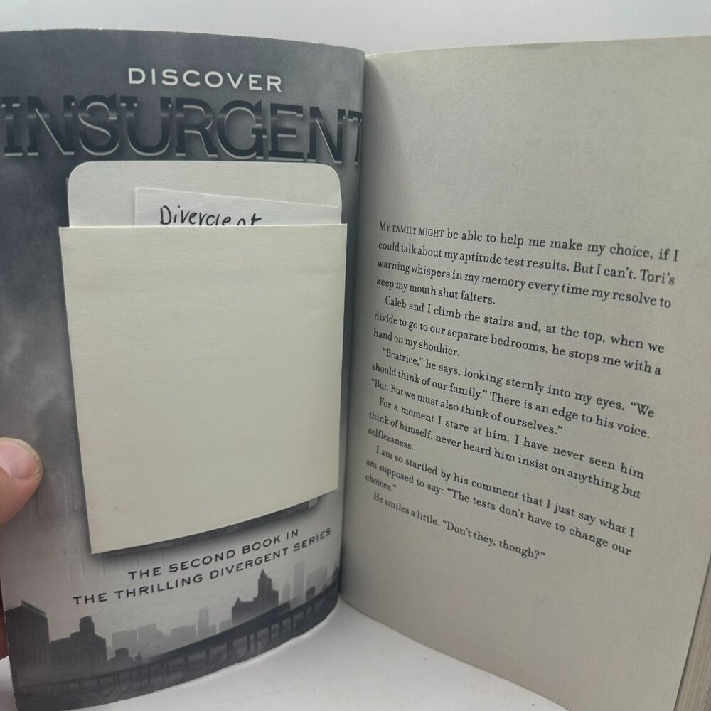 Divergent Veronica Roth Paperback Edition Book - Picture 3 of 6